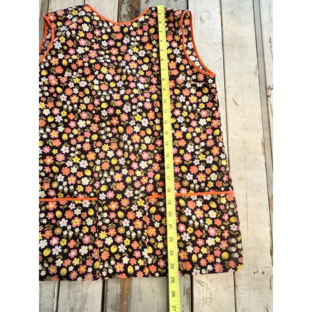 VINTAGE MCM GROOVY SMOCK STYLE ARM FLORAL PRINT REAR TIE APRON WITH POCKETS